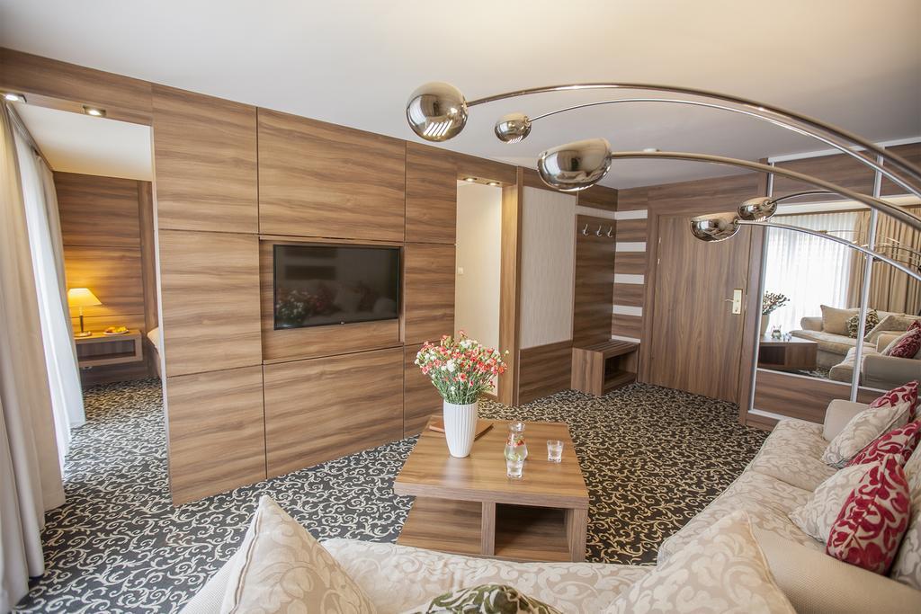 Kormoran Medispa Рови Стая снимка